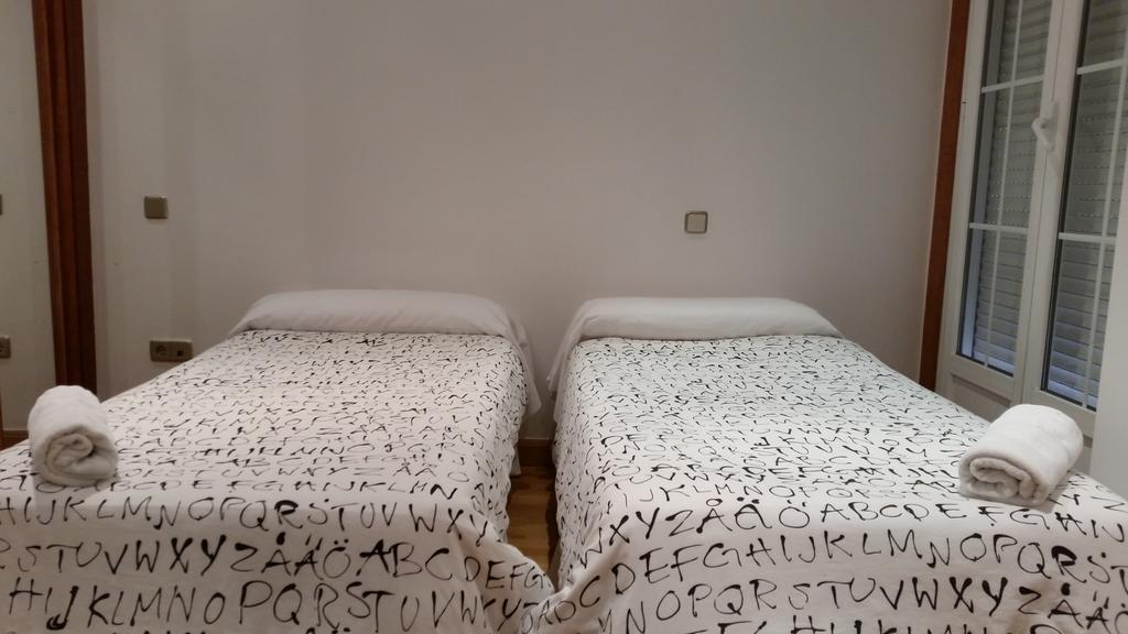 Apartamentos Good Stay Prado Мадрид Стая снимка
