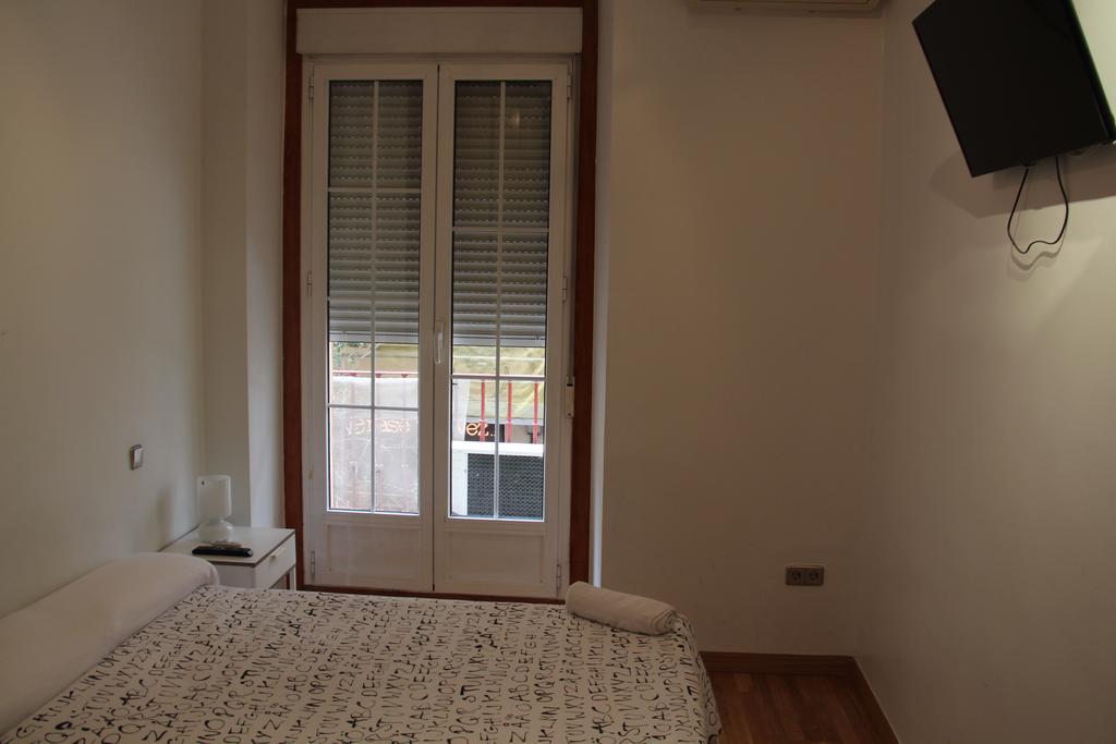 Apartamentos Good Stay Prado Мадрид Стая снимка