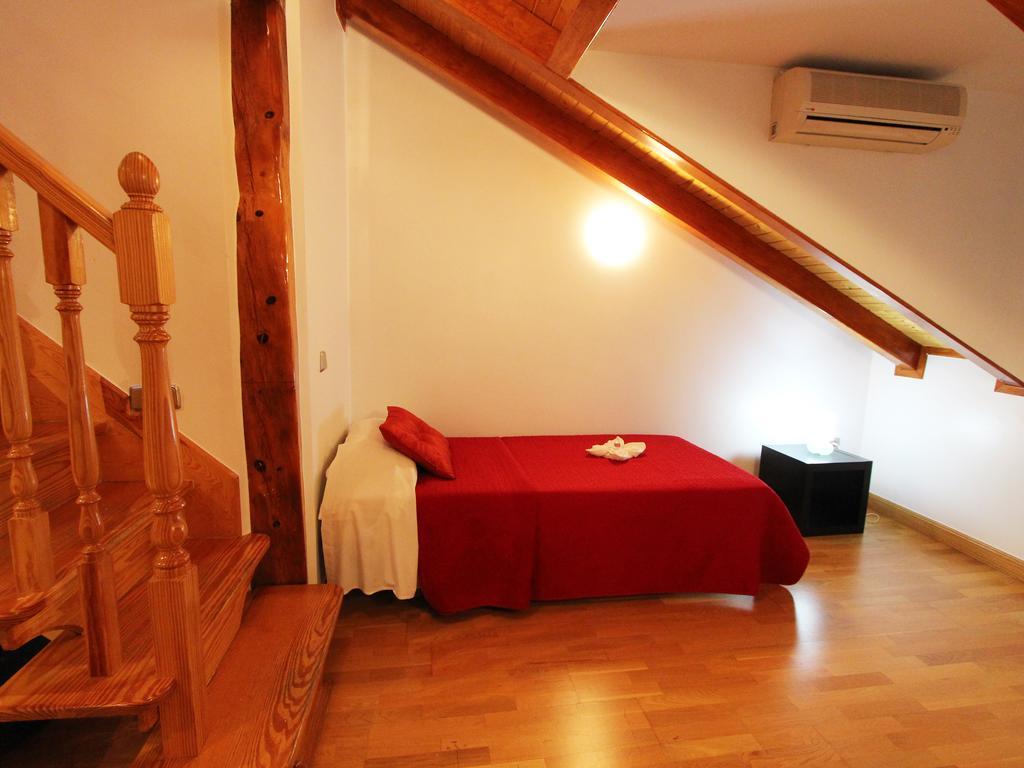Apartamentos Good Stay Prado Мадрид Стая снимка