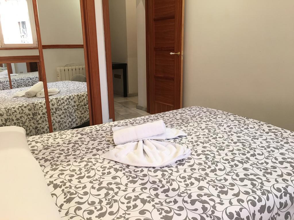 Apartamentos Good Stay Prado Мадрид Екстериор снимка
