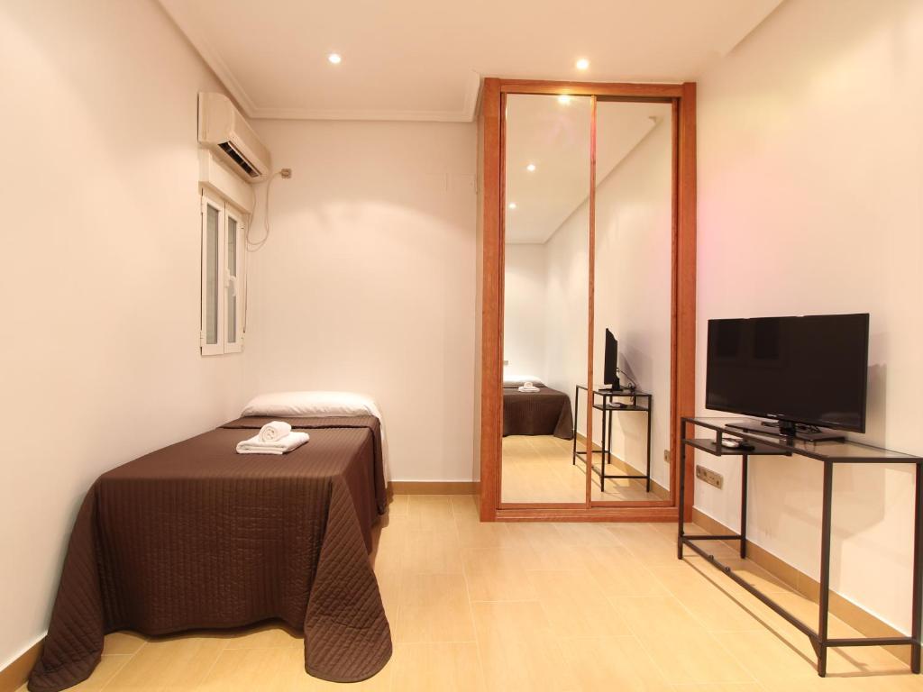 Apartamentos Good Stay Prado Мадрид Стая снимка