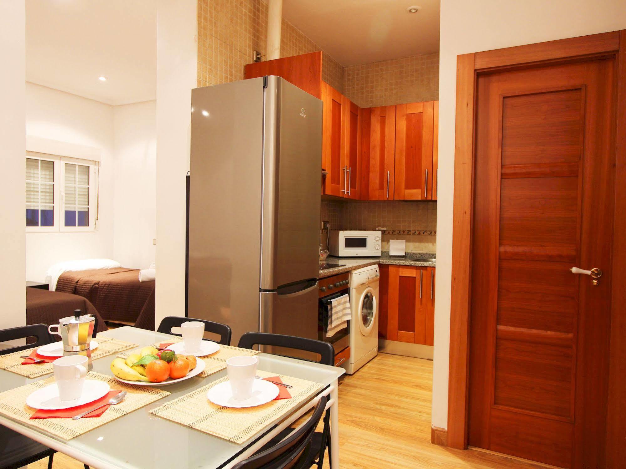 Apartamentos Good Stay Prado Мадрид Екстериор снимка