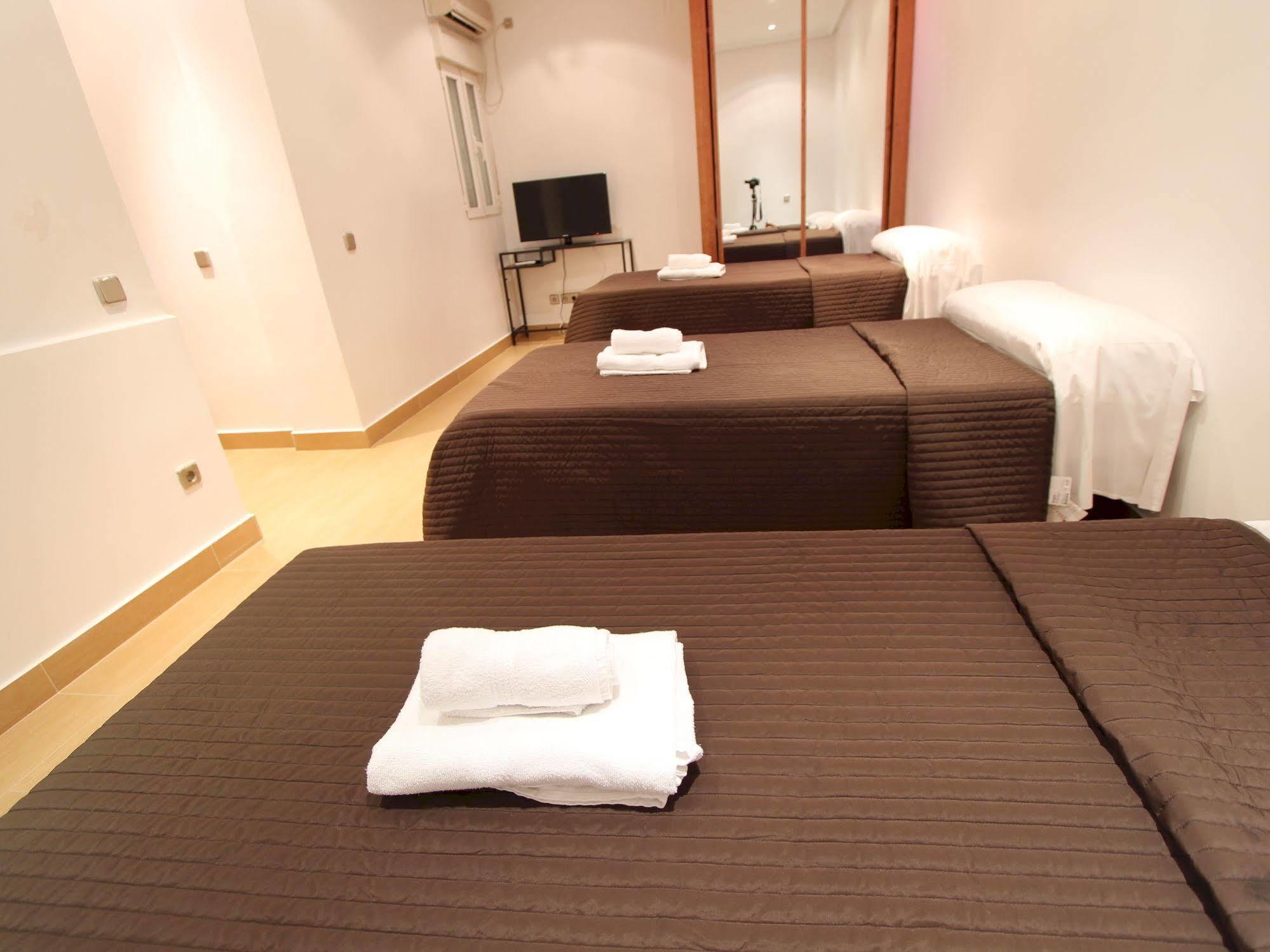 Apartamentos Good Stay Prado Мадрид Екстериор снимка