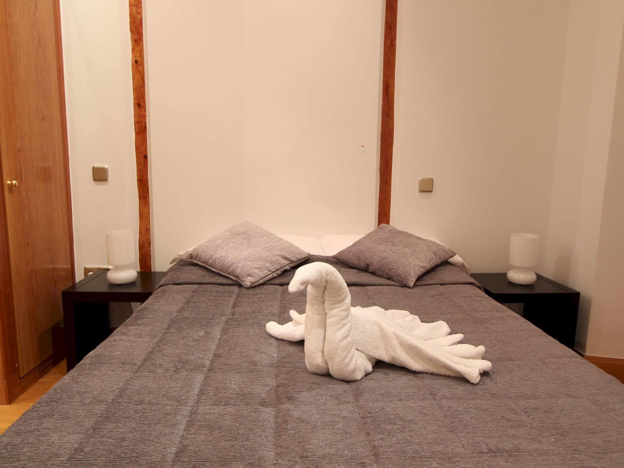 Apartamentos Good Stay Prado Мадрид Екстериор снимка