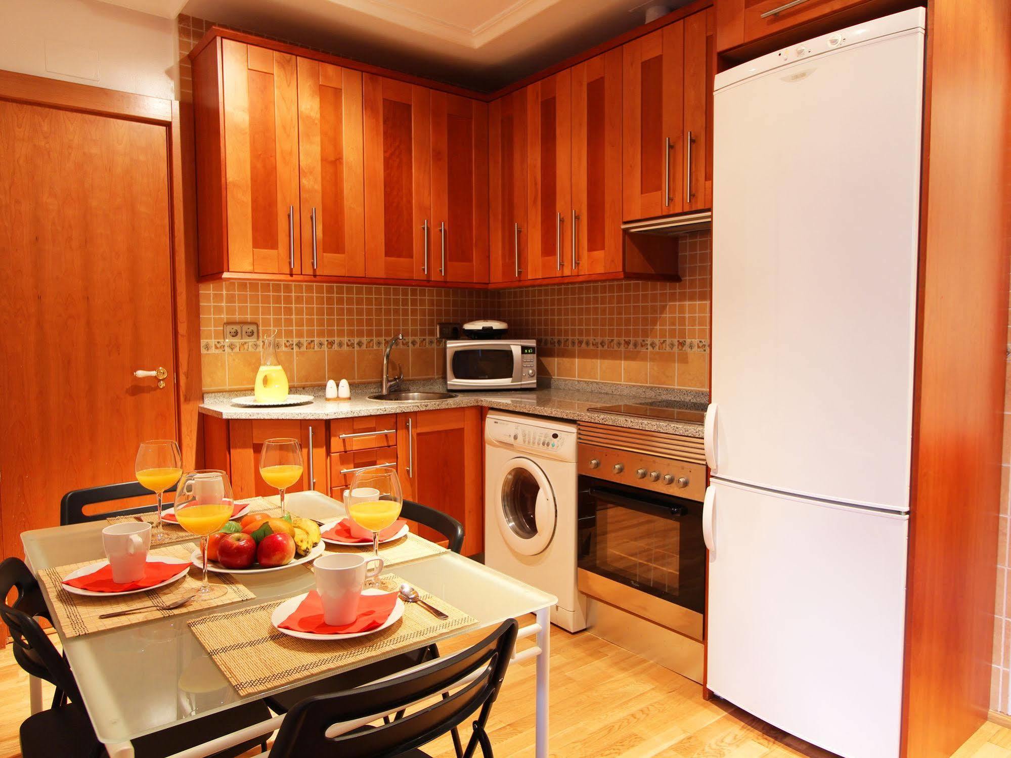 Apartamentos Good Stay Prado Мадрид Екстериор снимка
