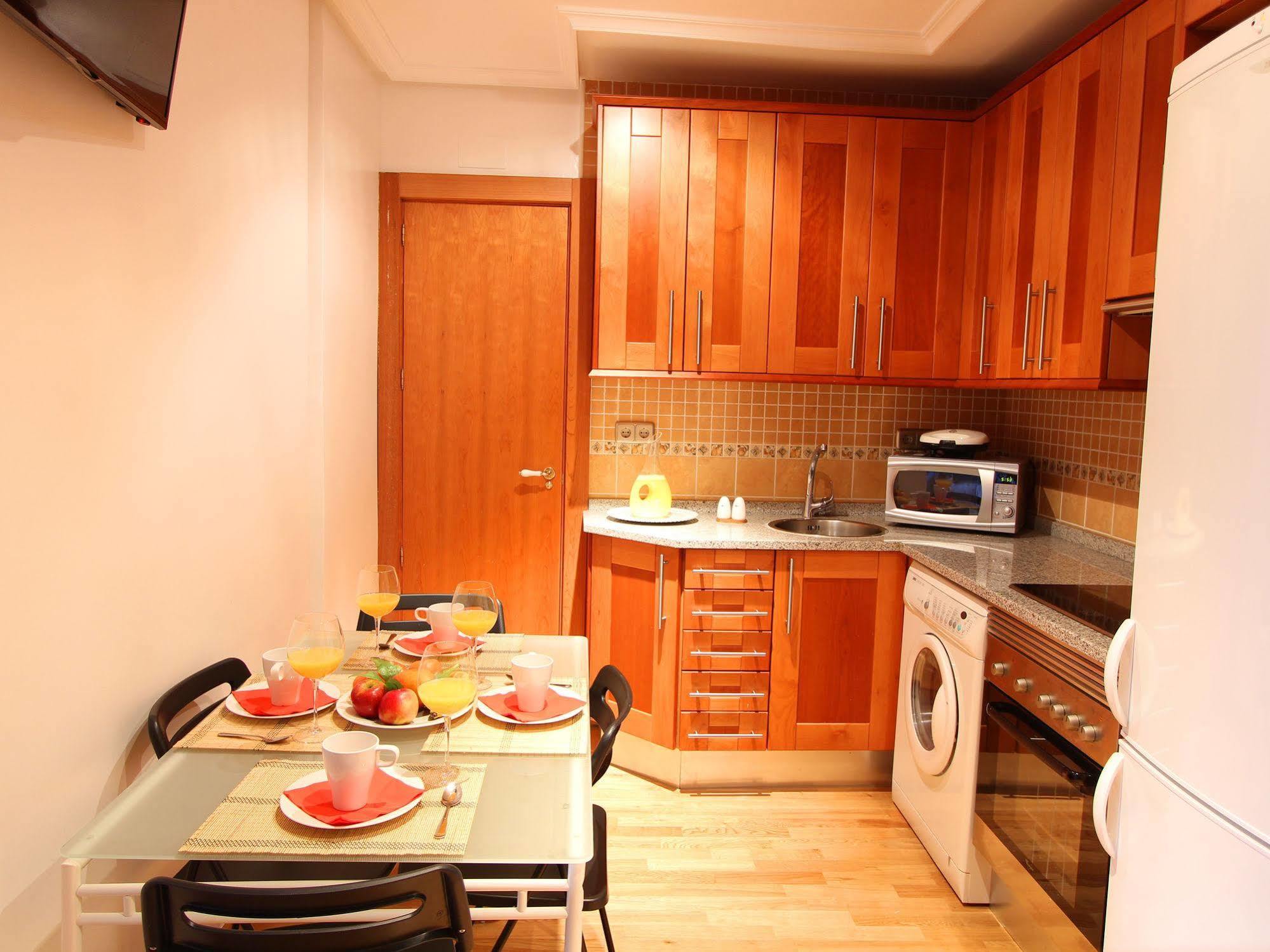 Apartamentos Good Stay Prado Мадрид Екстериор снимка